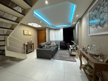 Sobrado em Condom�nio � Venda